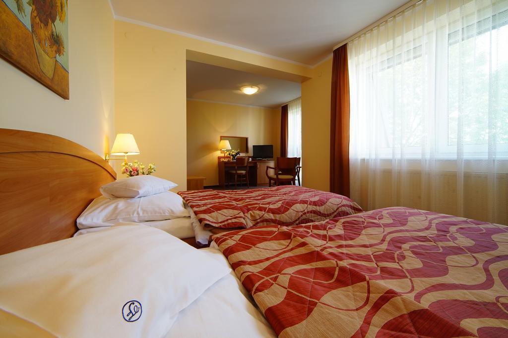 Hotel Feniks 波兹南 外观 照片